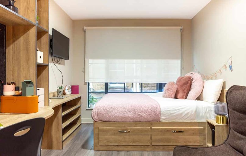 Large Studio, St Peter's Hall, Hinton Road, Central, Bournemouth - Image 1