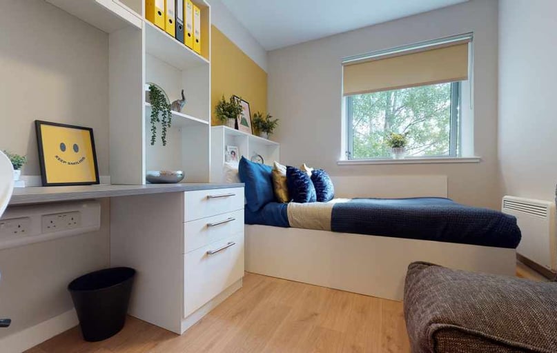 5 Bed Premium En-suite, Centro House, Wellgreen Place, Central, Stirling - Image 1