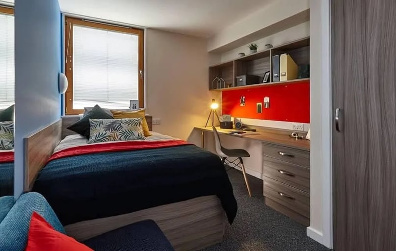 Double En-suite, Don Gratton House, 82 Old Montague Street, White Chapel, London - Image 1