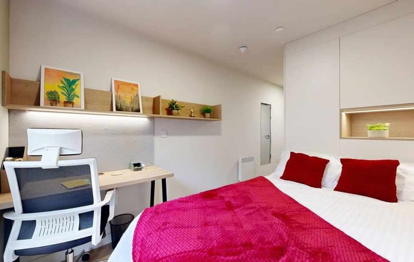 Deluxe En-suite, Norton’s Student Living, 11 Montrose Terrace, Abbeyhill, Edinburgh - Image 1