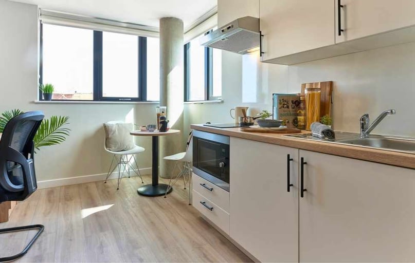 Platinum Balcony Studio, 17a Christchurch Road, City Centre, Bournemouth - Image 1