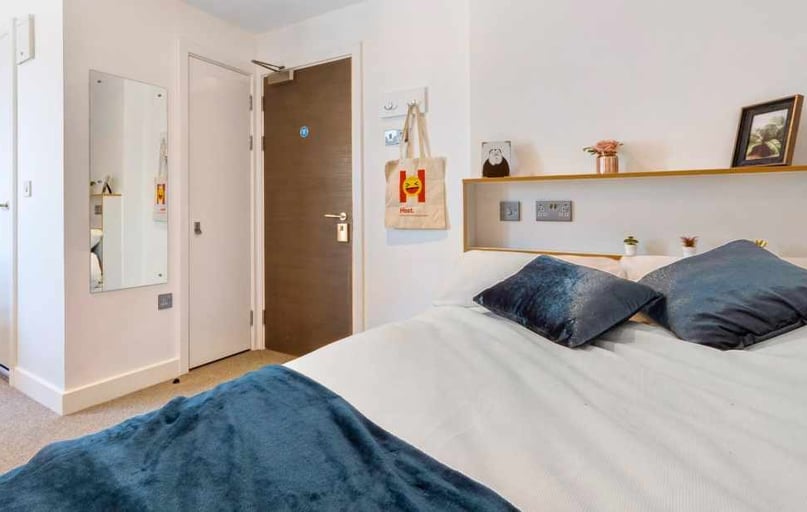 Ensuite Platinum Plus, 27 Magdalen Street, New Town, Colchester - Image 1