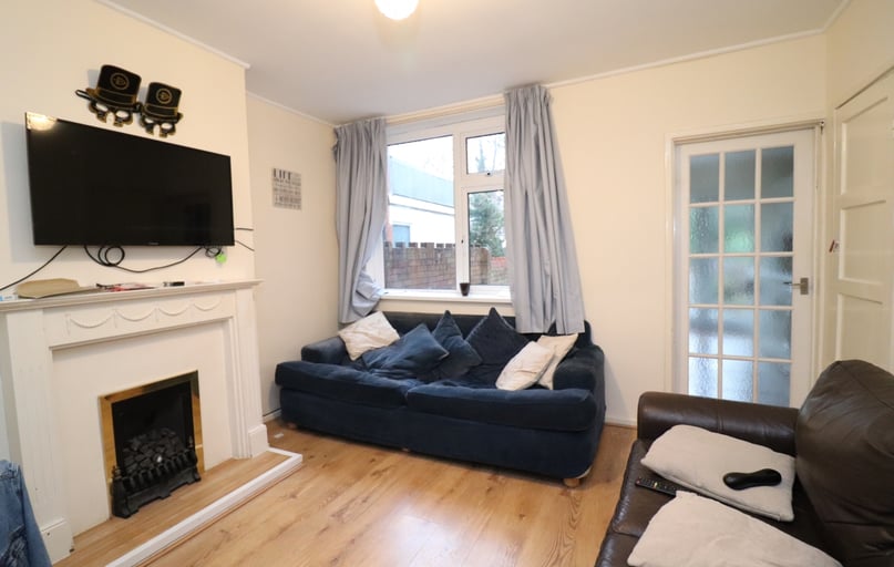 Cathays, Plasnewydd, Cardiff - Image 1