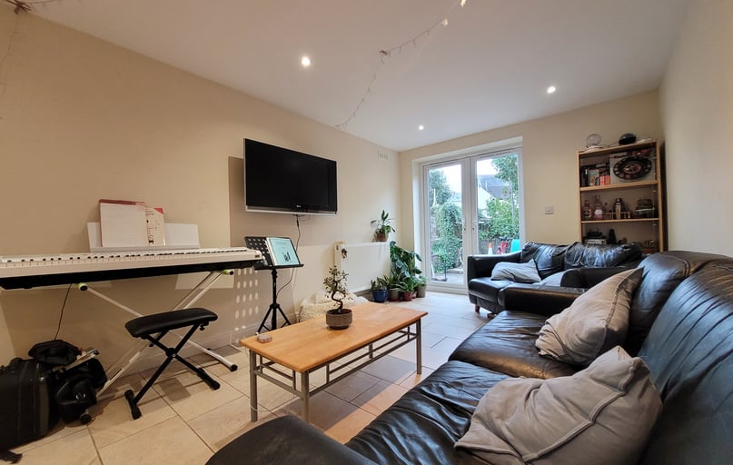 Cathays, Plasnewydd, Cardiff - Image 1