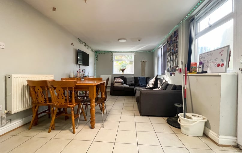 Cathays, Cardiff - Image 1
