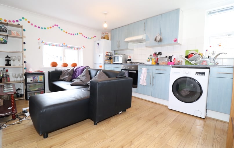Cathays, Plasnewydd, Cardiff - Image 1