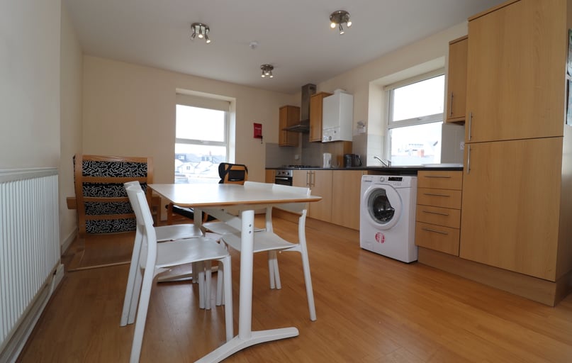 Roath, Plasnewydd, Cardiff - Image 1