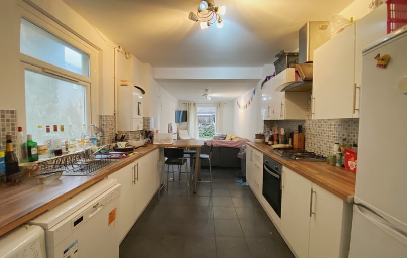 Cathays, Plasnewydd, Cardiff - Image 1