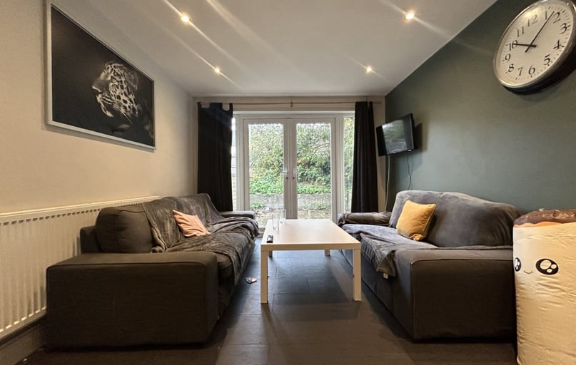 Cathays, Cardiff - Image 1