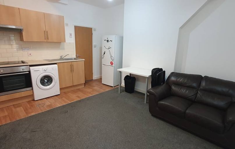  4, 2, Adamstown, Cardiff - Image 1