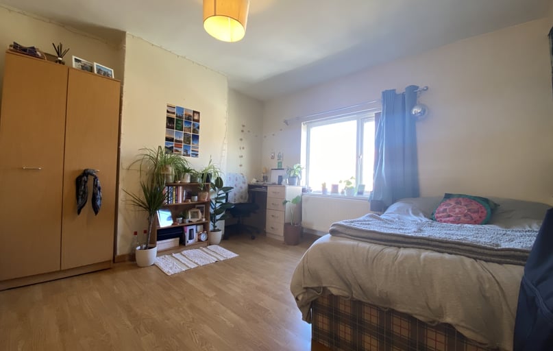 Cathays, Plasnewydd, Cardiff - Image 1