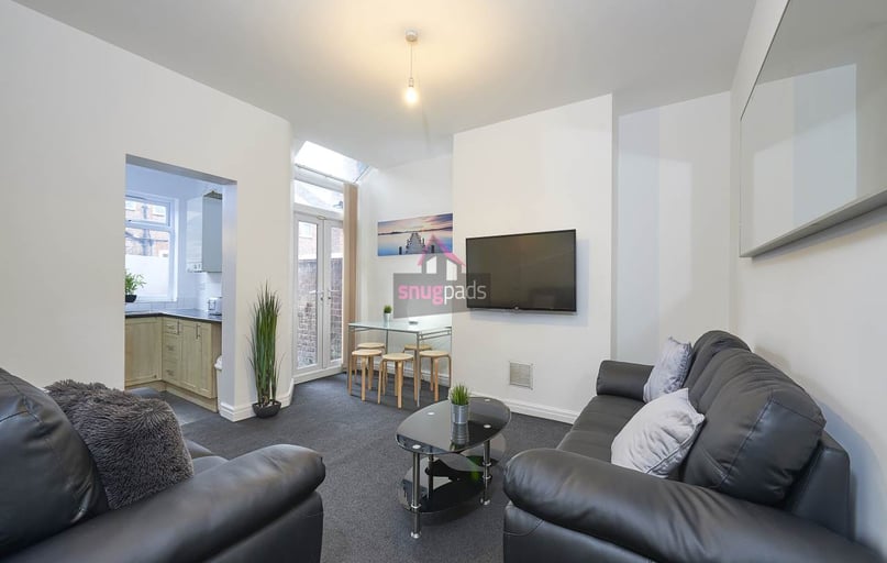 Salford, Irlams O' Th' Height - Image 1