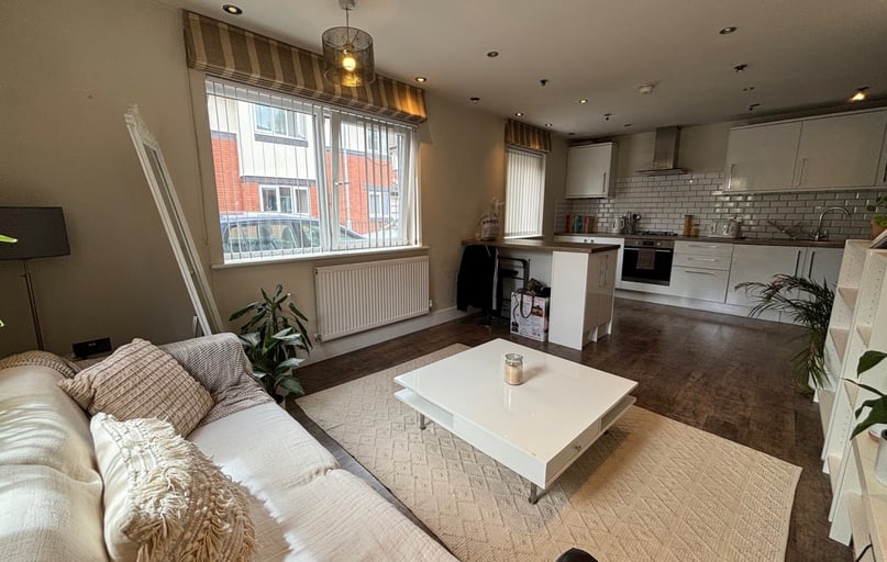 Roath, Plasnewydd, Cardiff - Image 1