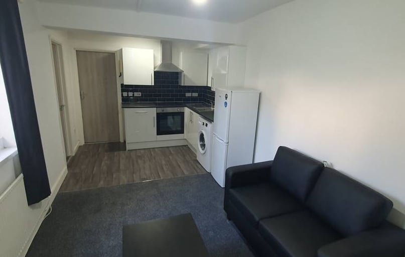  2, 20, Cathays, Cardiff - Image 1