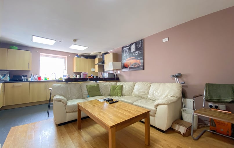 Cathays, Cardiff - Image 1