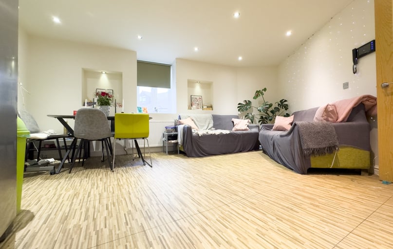 Cathays, Plasnewydd, Cardiff - Image 1