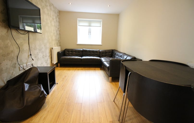 Cathays, Plasnewydd, Cardiff - Image 1
