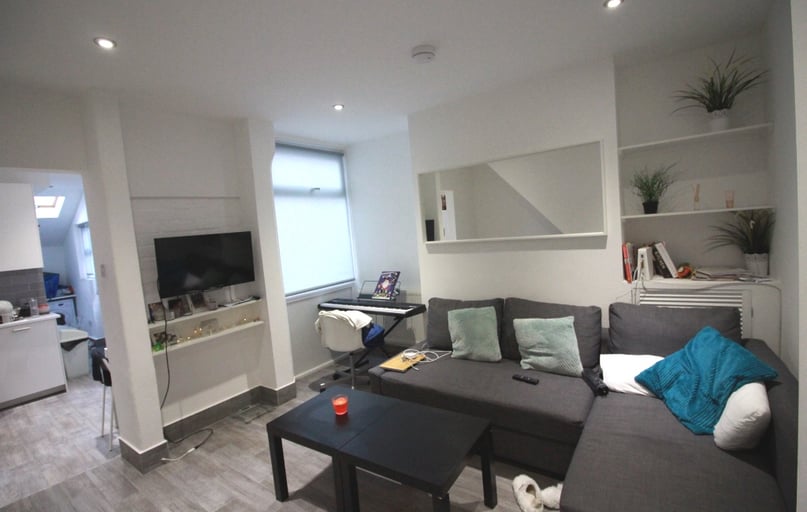 Cathays, Cardiff - Image 1
