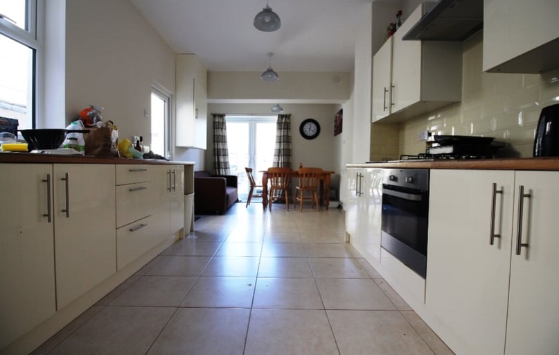 Roath, Cathays, Cardiff - Image 1
