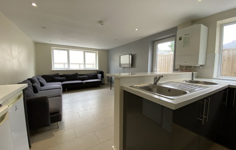 Cathays, Plasnewydd, Cardiff - Image 1