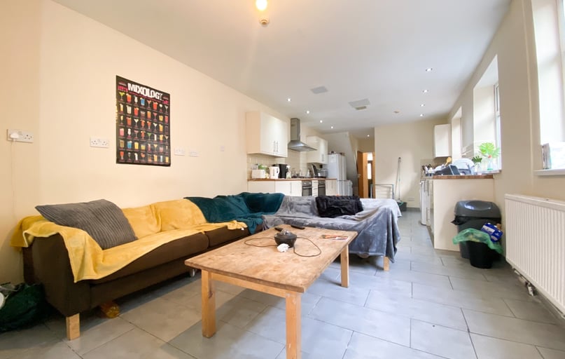 Cathays, Plasnewydd, Cardiff - Image 1