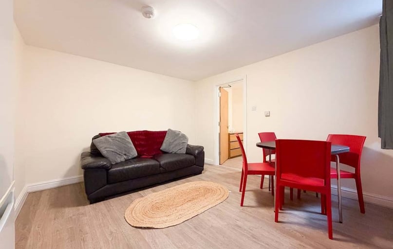 Roath, Plasnewydd, Cardiff - Image 1