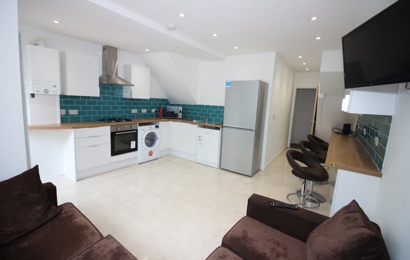 Cathays, Plasnewydd, Cardiff - Image 1