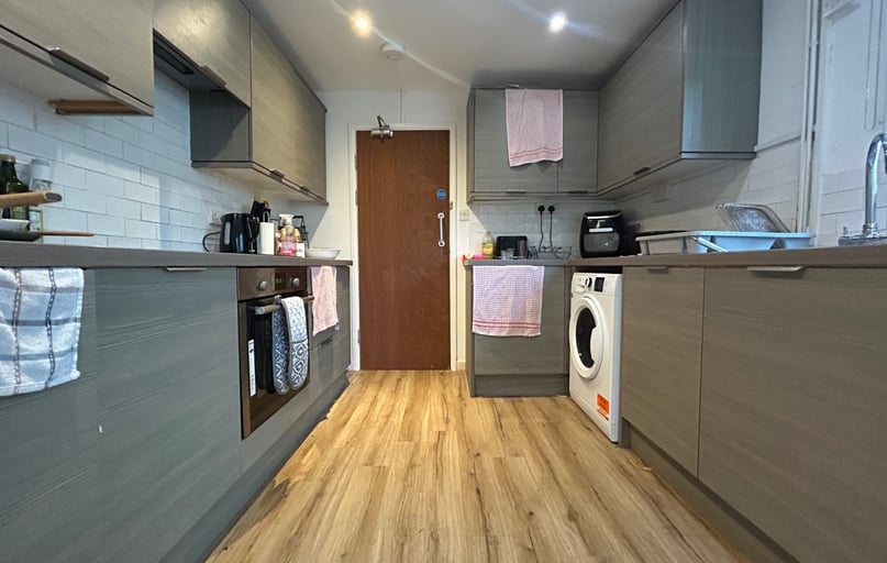 Cathays, Plasnewydd, Cardiff - Image 1
