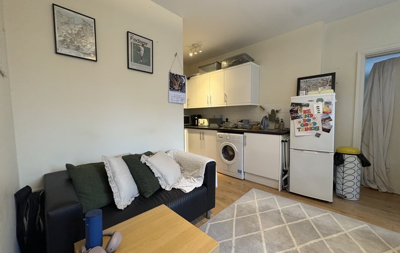 Roath, Plasnewydd, Cardiff - Image 1