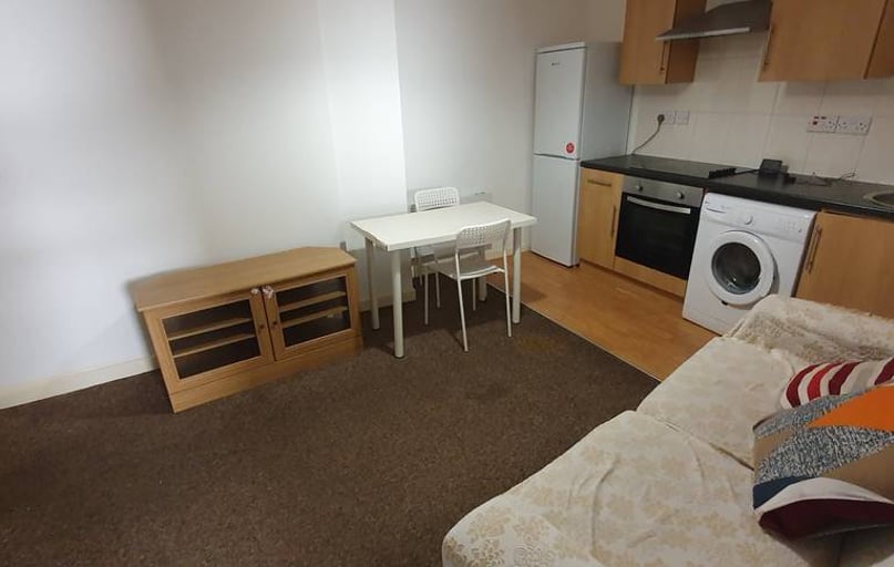  3, 1, Adamstown, Cardiff - Image 1
