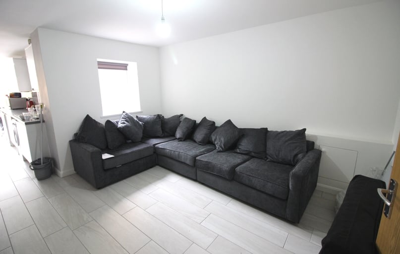 Cathays, Plasnewydd, Cardiff - Image 1