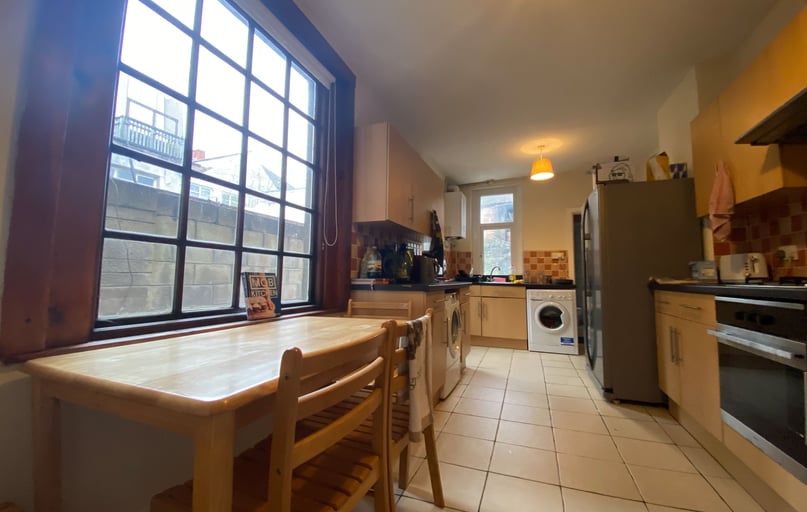 Roath, Plasnewydd, Cardiff - Image 1