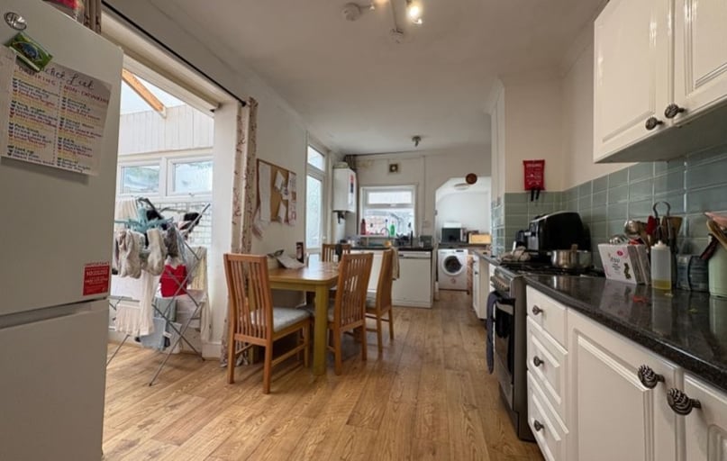 Roath, Plasnewydd, Cardiff - Image 1