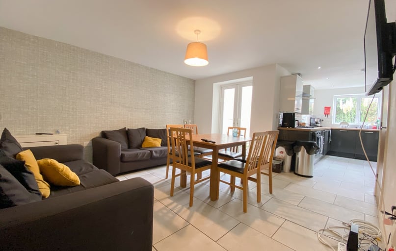 Cathays, Plasnewydd, Cardiff - Image 1