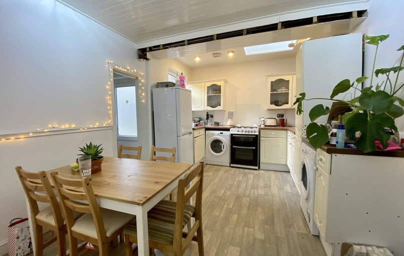 Cathays, Plasnewydd, Cardiff - Image 1
