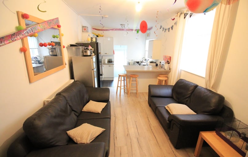Cathays, Cardiff - Image 1