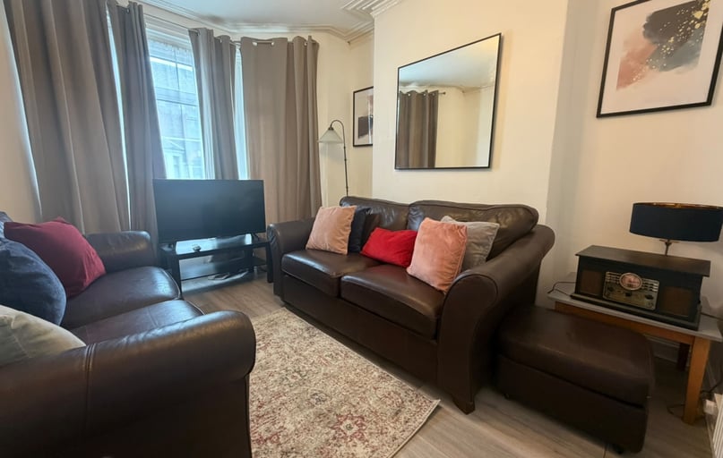 Roath, Plasnewydd, Cardiff - Image 1