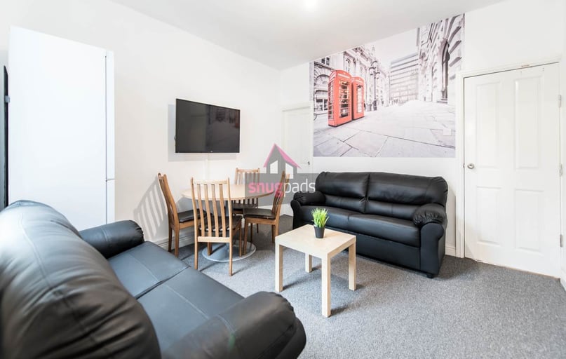 Salford, City Centre - Image 1