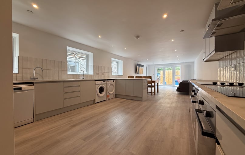 Cathays, Plasnewydd, Cardiff - Image 1