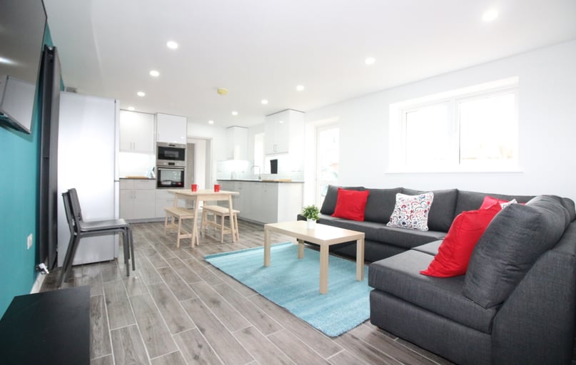 Cathays, Plasnewydd, Cardiff - Image 1