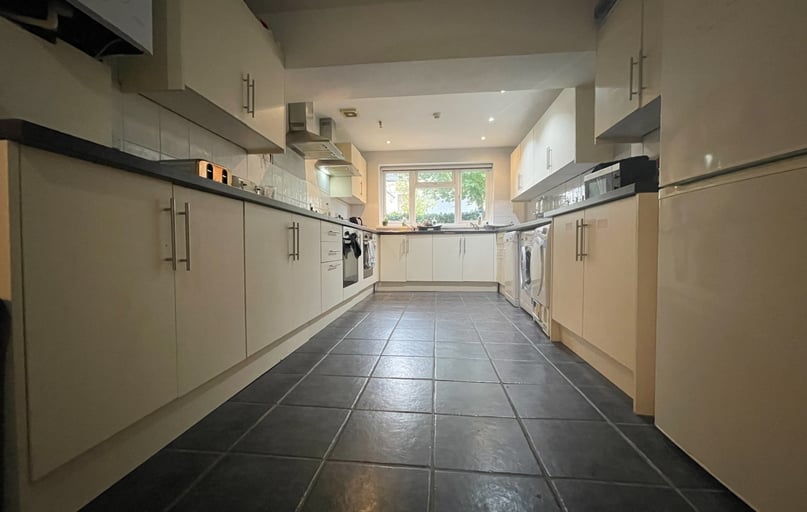 Cathays, Plasnewydd, Cardiff - Image 1