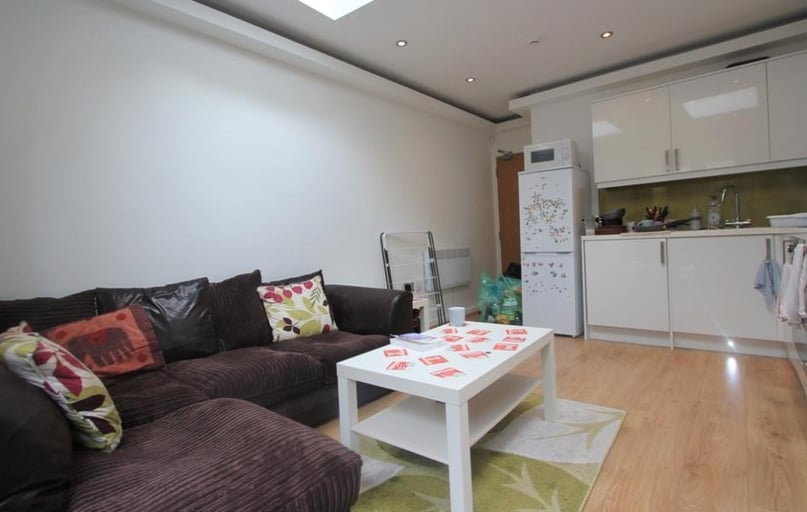 Roath, Plasnewydd, Cardiff - Image 1