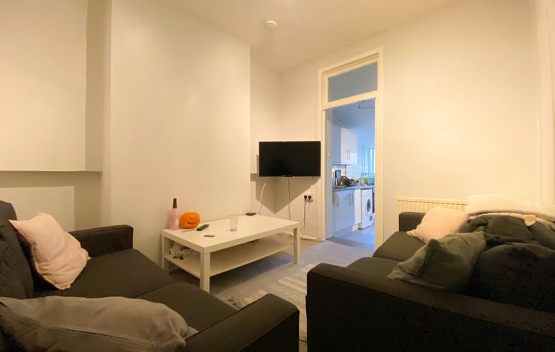Cathays, Plasnewydd, Cardiff - Image 1