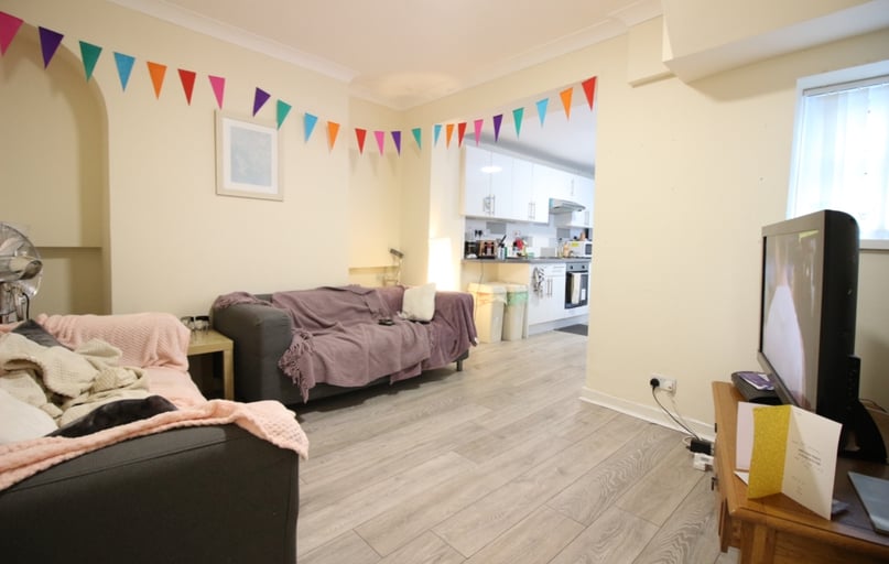 Cathays, Plasnewydd, Cardiff - Image 1
