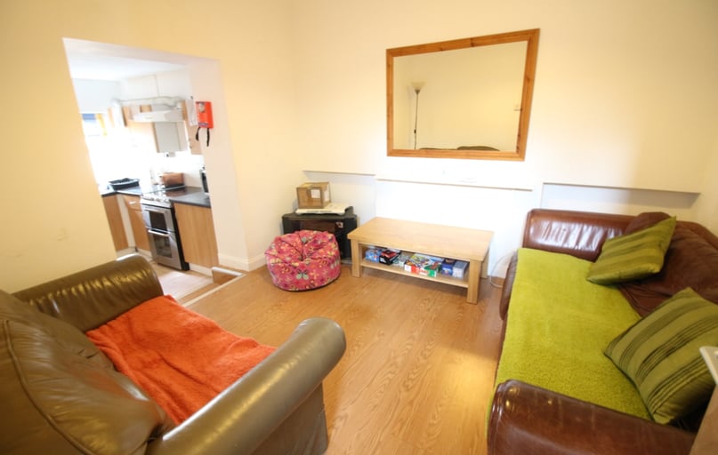 Cathays, Plasnewydd, Cardiff - Image 1