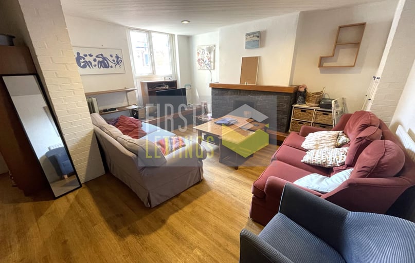 Victoria Park Road, Clarendon Park, Leicester - Image 1