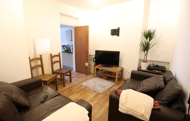 Cathays, Plasnewydd, Cardiff - Image 1