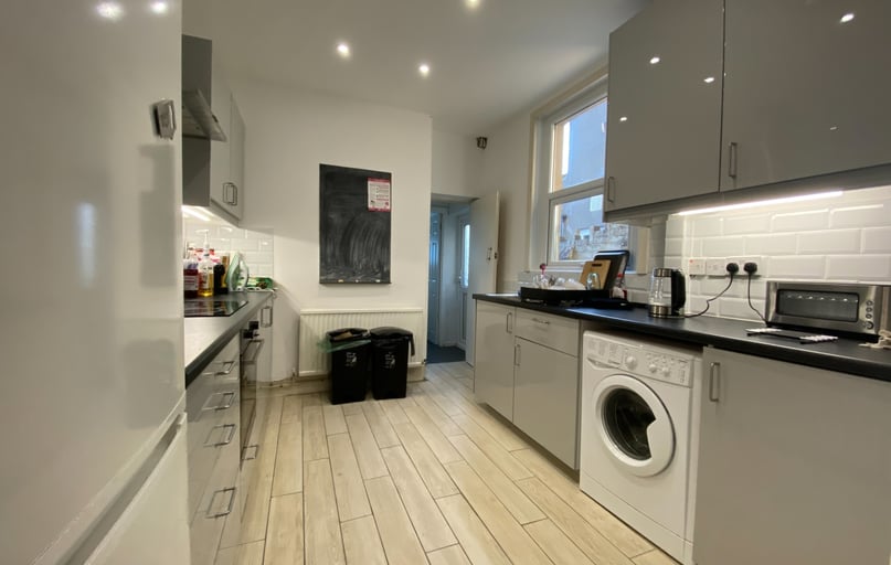 Cathays, Cardiff - Image 1