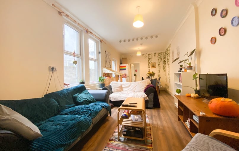 Roath, Cathays, Cardiff - Image 1