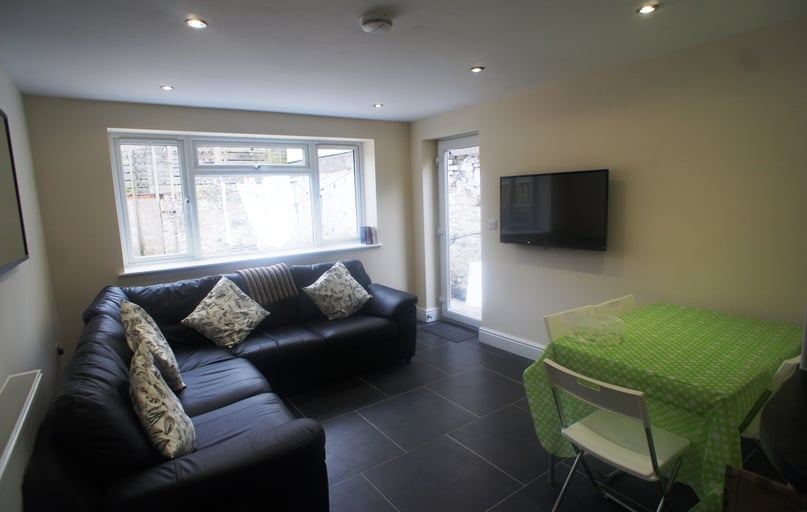 Cathays, Cardiff - Image 1